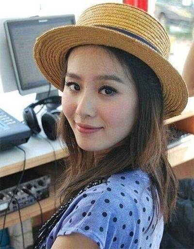 看看女星們花式戴草帽的帽子戲法！