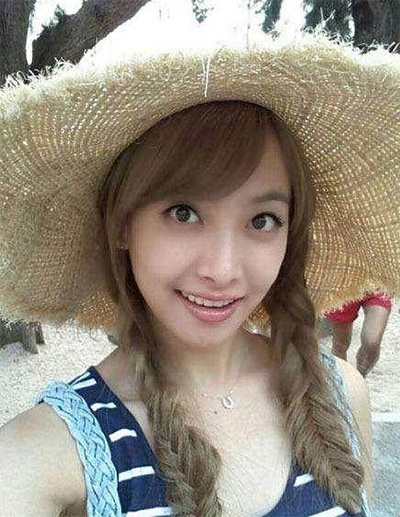 看看女星們花式戴草帽的帽子戲法！